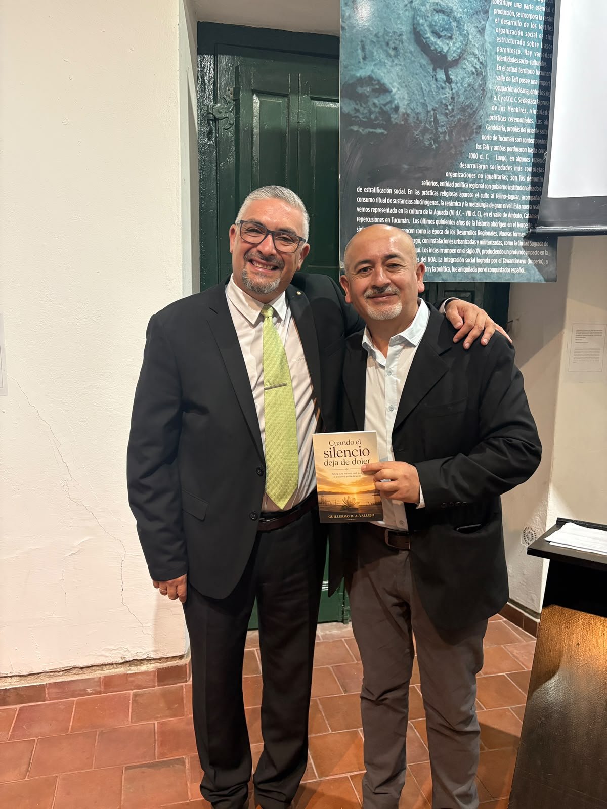Momento de la presentación y encuentro con lectores