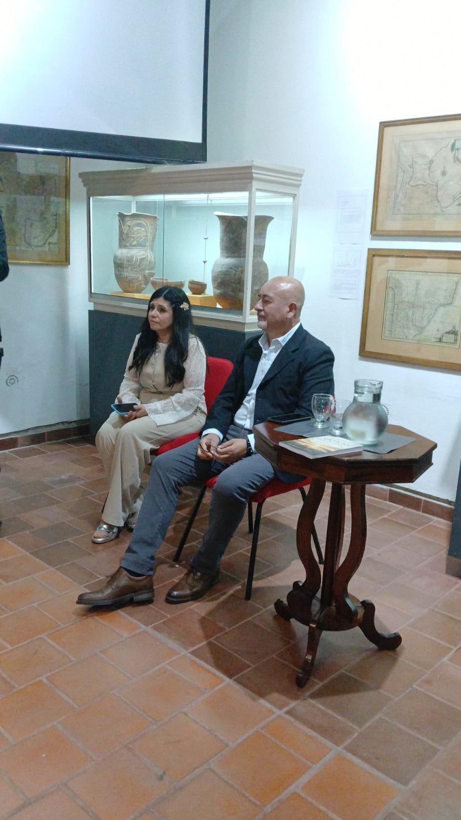 Guillermo D. A. Vallejo y Silvia Raquel Vega durante la presentación